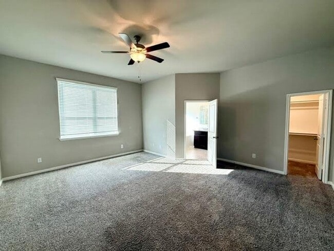 Building Photo - 4/3 house in Midway ISD.