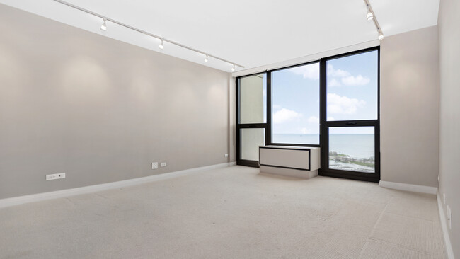 Building Photo - 2500 N Lakeview Ave