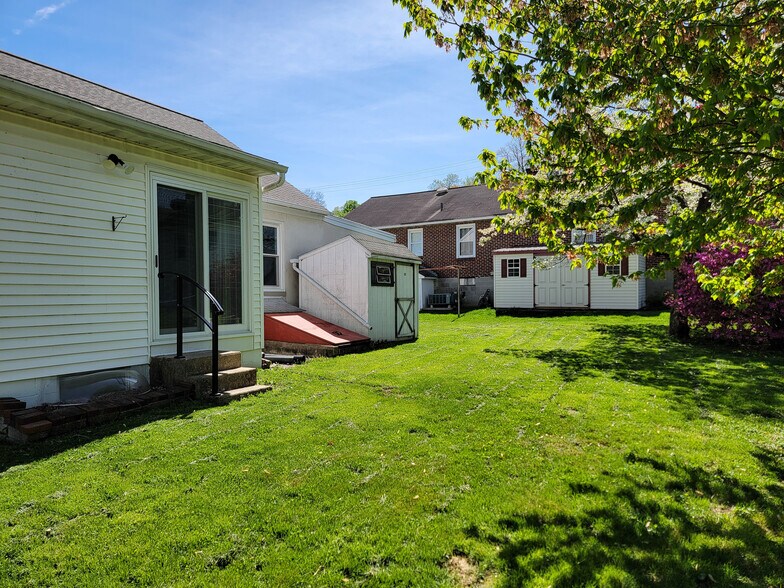 Building Photo - 125 Gerhart Ave