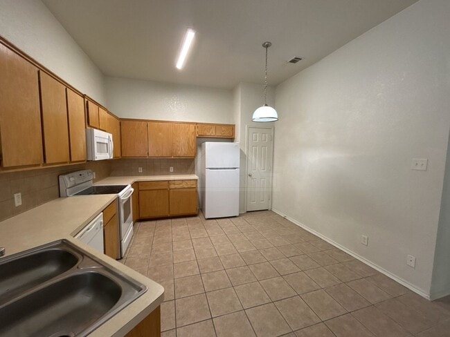 Building Photo - 207 Dale Earnhardt Dr