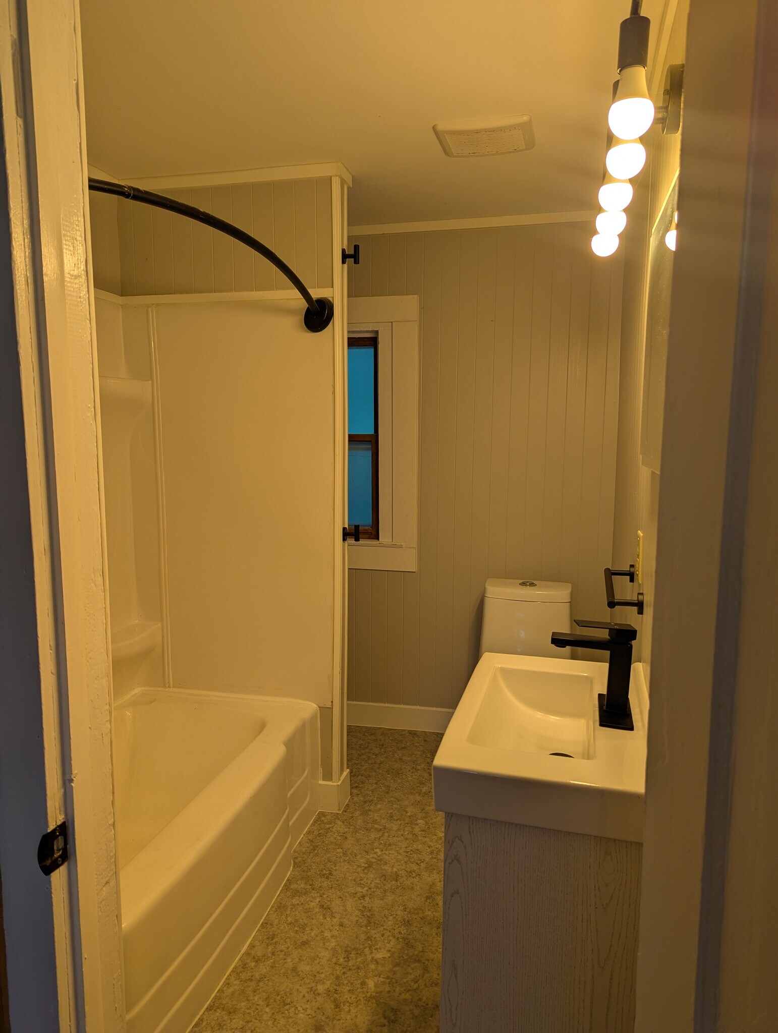 Bathroom - 2242 Dixon St