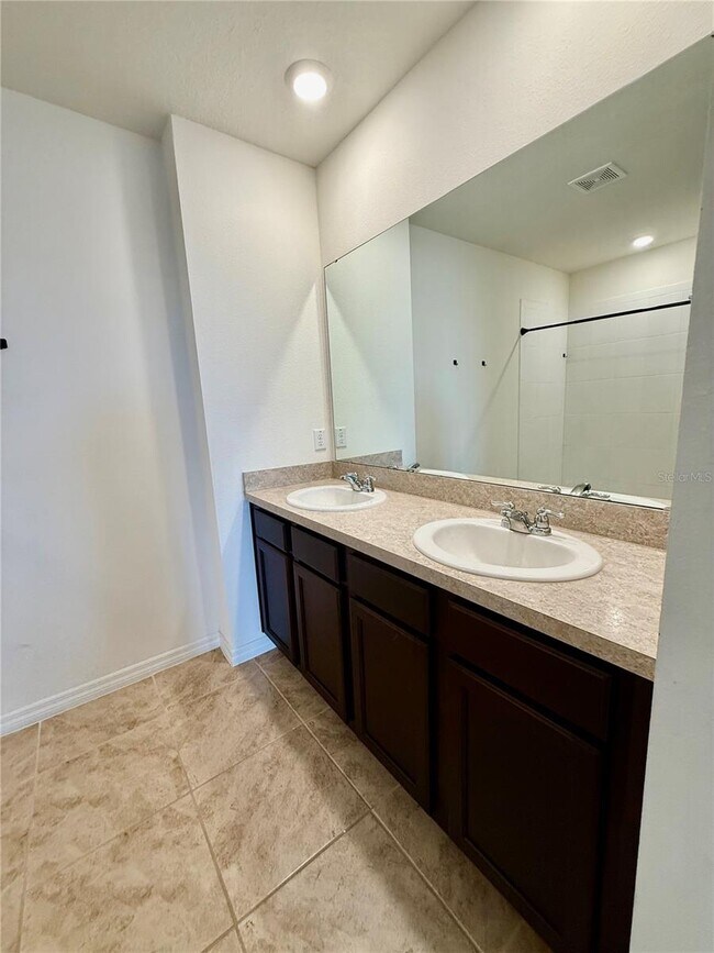 Building Photo - 1739 Post Oak Dr