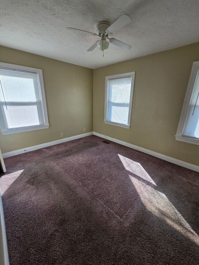 Building Photo - 1091 Bicknell Ave