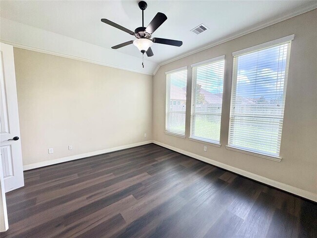 Building Photo - 21346 Huron Bend Dr