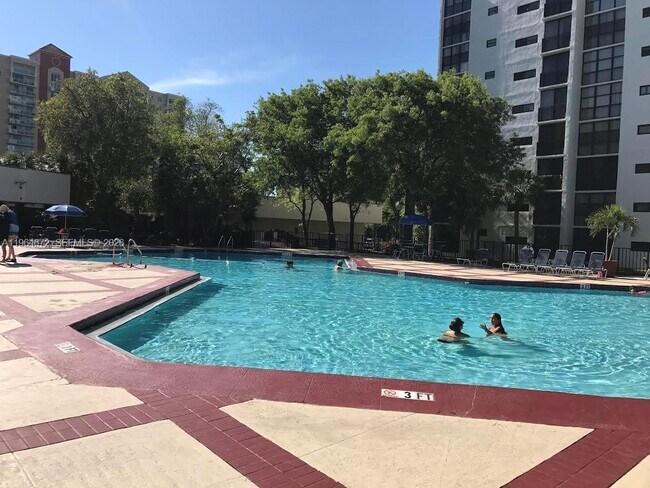 Building Photo - 16919 N Bay Rd