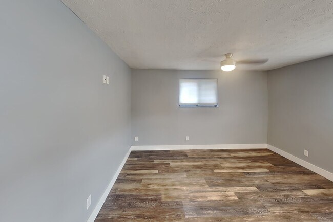 Building Photo - 107 E 16th Ave