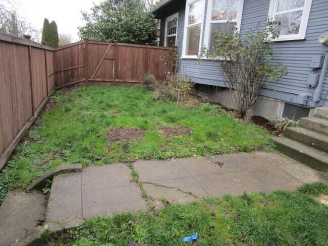 Building Photo - Charming 3 Bedroom Craftsman in North Tacoma