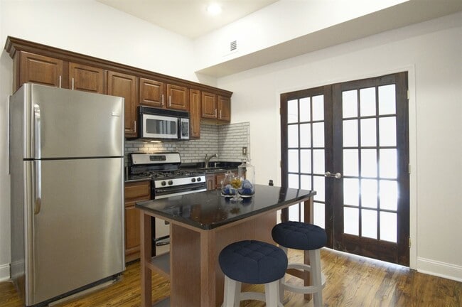 Building Photo - 356 Varick St