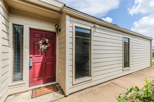 Building Photo - 514 Shady Dale Dr