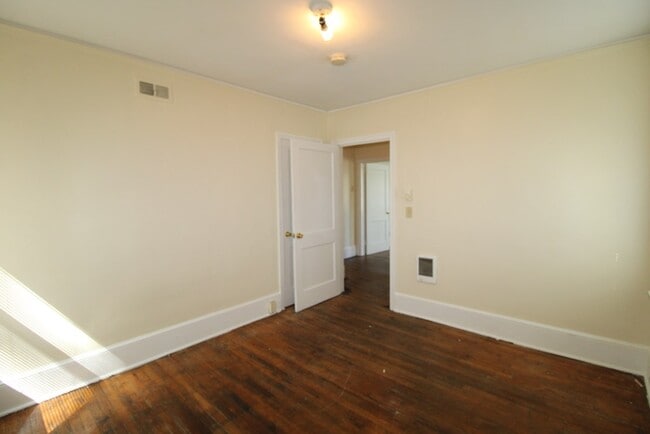 Building Photo - 304 Loring Dr