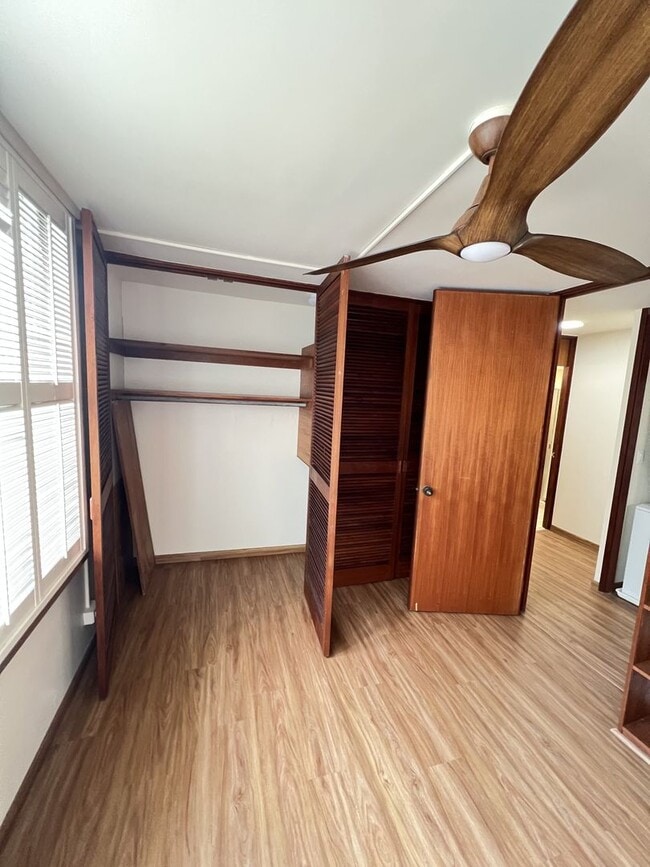 Building Photo - 1521 Punahou St