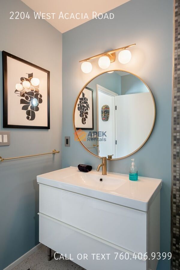 Building Photo - 2204 W Acacia Rd