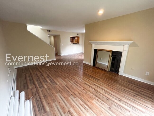 Building Photo - 9 Sycamore Ct