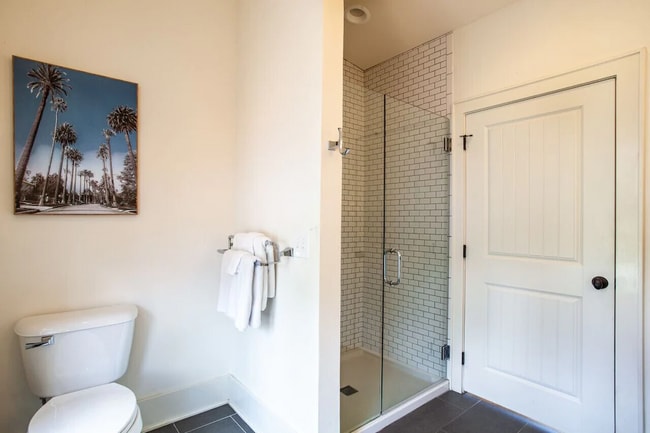 Building Photo - 205 Mews Way