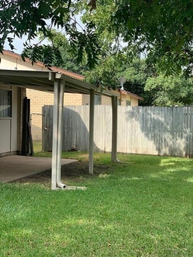 Building Photo - ***COMING SOON*** Nice 3 Bedroom, 2 Full Bath Home Located In SW Ft. Worth!