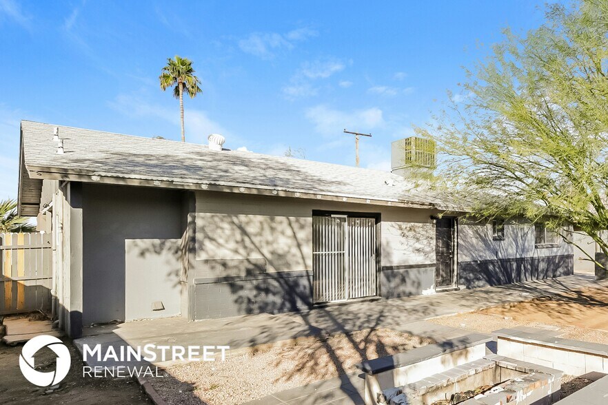 Building Photo - 4749 N 39th Dr