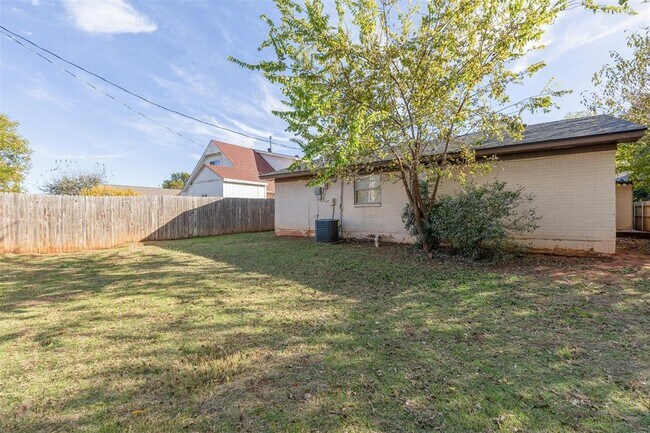 Building Photo - 645 Redstone Ave