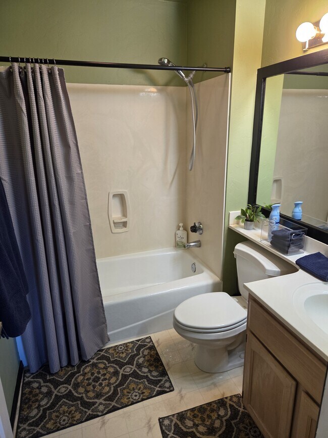 Building Photo - 4932 Summit Cir