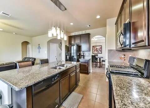Building Photo - 2575 Riverway Dr