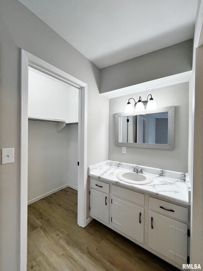 Building Photo - 6809 N Frostwood Pkwy