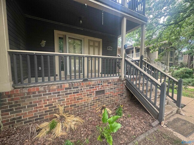 Building Photo - 2071 Woodlawn Dr SW