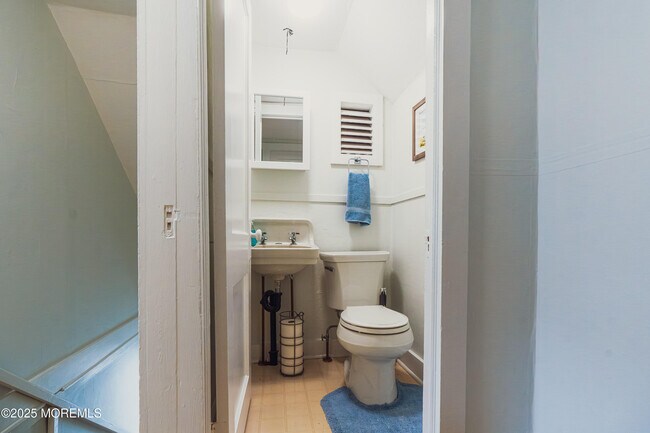 Building Photo - 3 Bath Ave