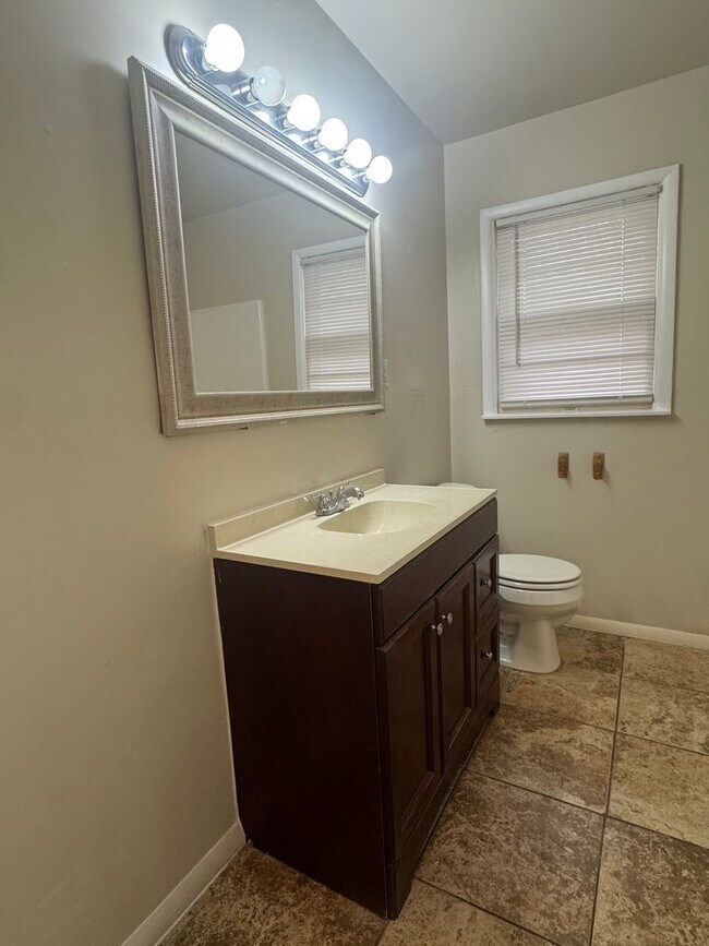 Building Photo - 4312 NW Santa Fe Ave