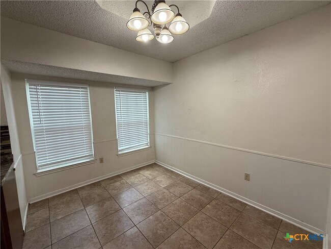 Building Photo - 2401 Ridglea Ct