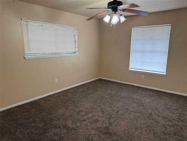 Building Photo - 609 Sunset Ln