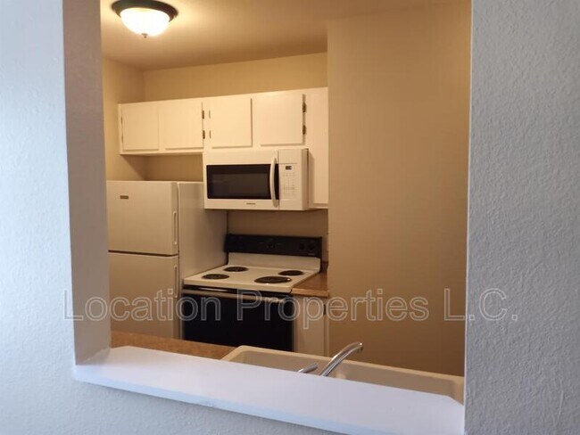 Building Photo - 950 Monterey Way