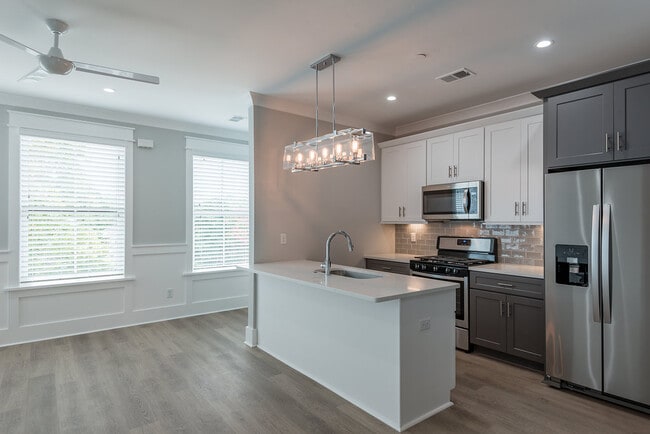 Building Photo - 8 Sanctuary Ct