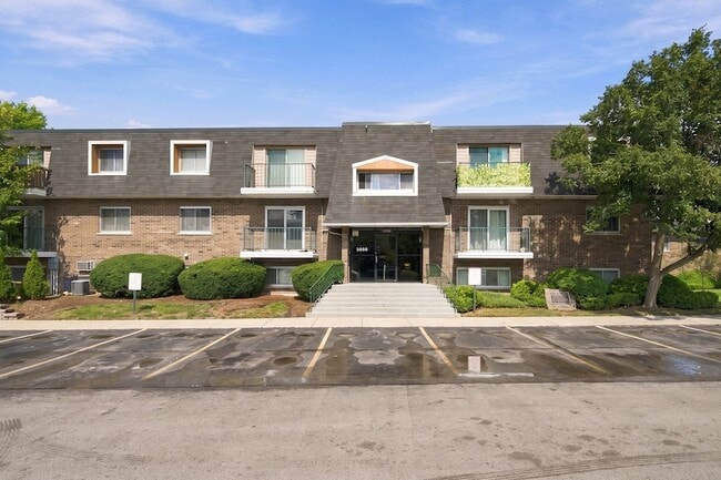Building Photo - 3850 S Parkway Dr