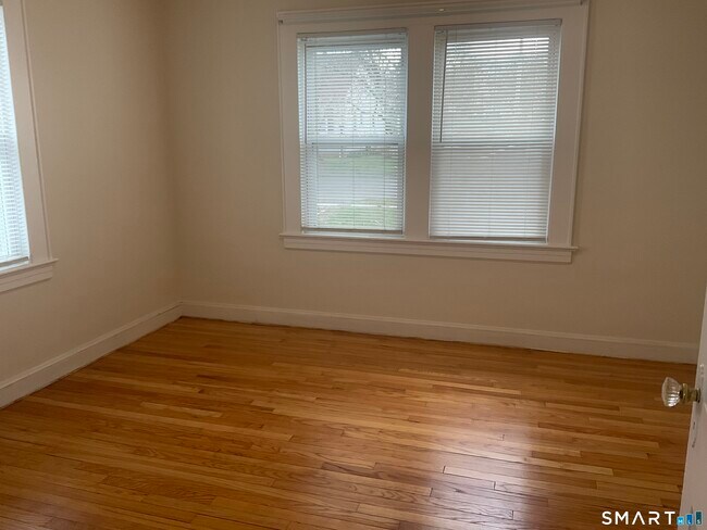 Building Photo - 340 Knowlton St