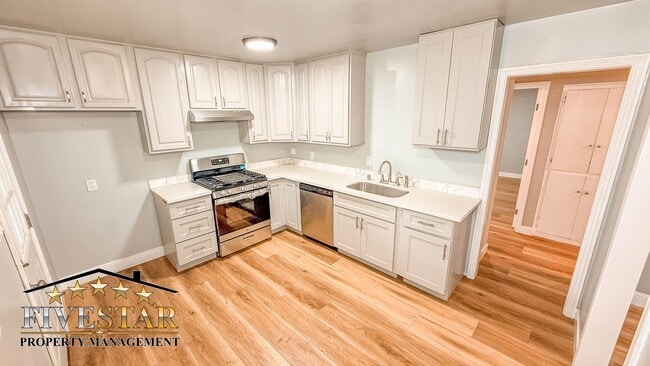 Building Photo - 2703 Center St