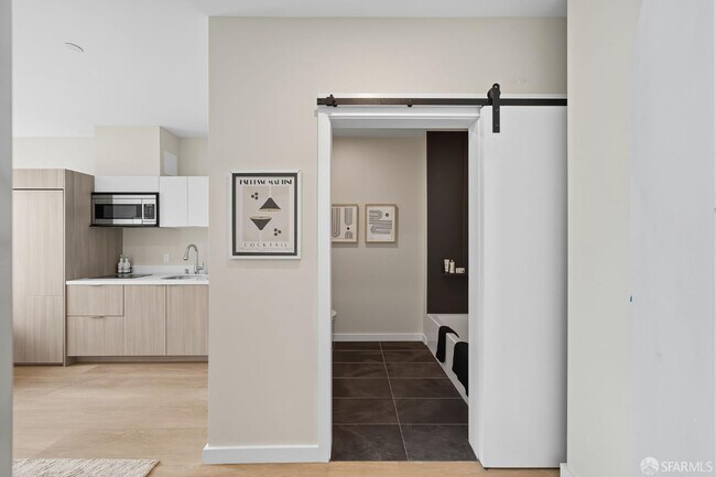 Building Photo - 811 Valencia St