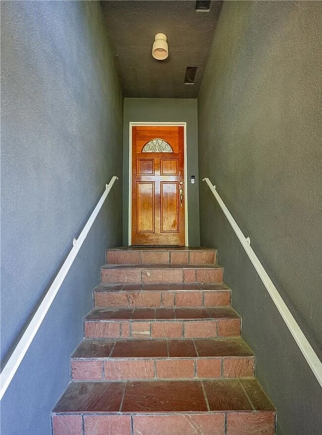 Building Photo - Gorgeous 3 bd 2 ba + Den Single Family hom...