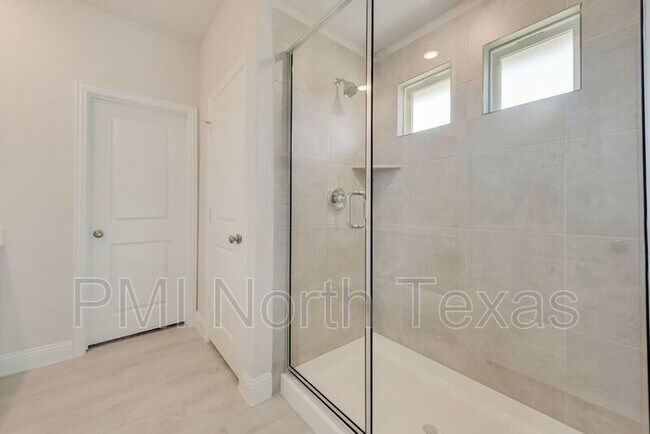 Building Photo - 505 Portina Dr