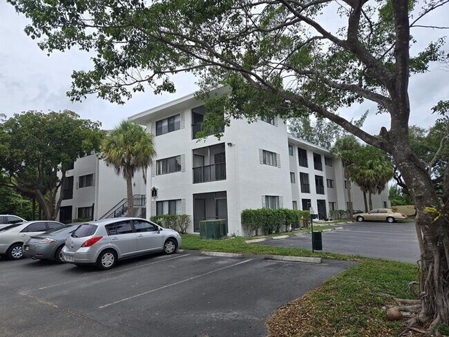 Building Photo - 2445 SW 18th Terrace