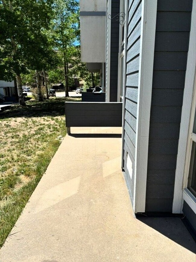 Building Photo - 340 Straight Creek Dr