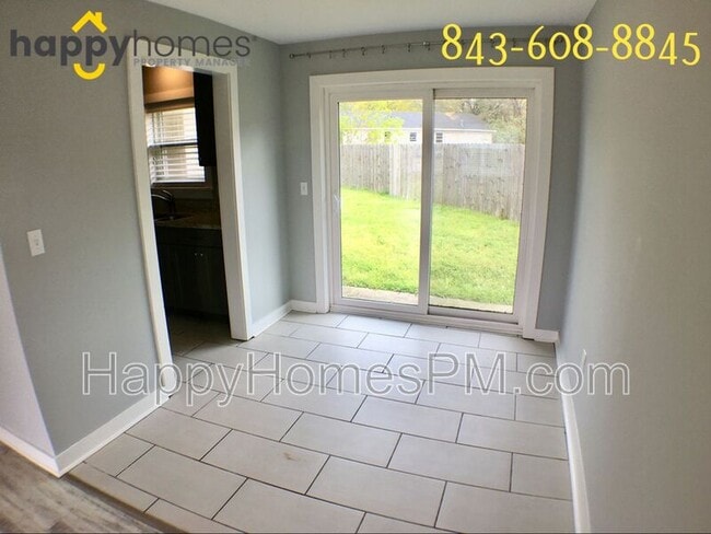 Building Photo - 1556 Kemper Ave
