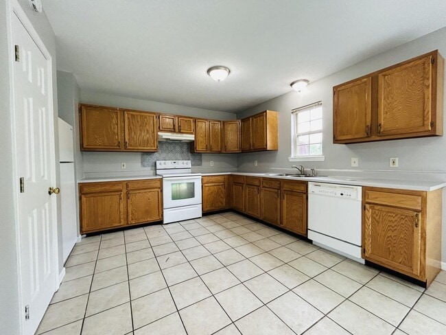 Building Photo - 13-15 Shenandoah Dr.