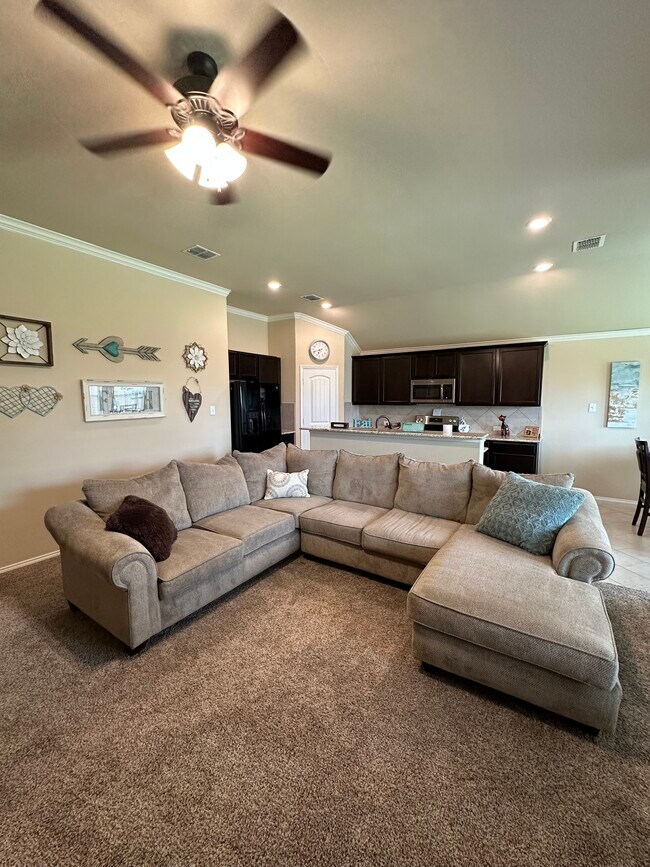 Living area/ kitchen - 264 Oxford Dr