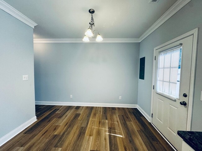 Building Photo - Newer Townhouse (Wiggington Place)