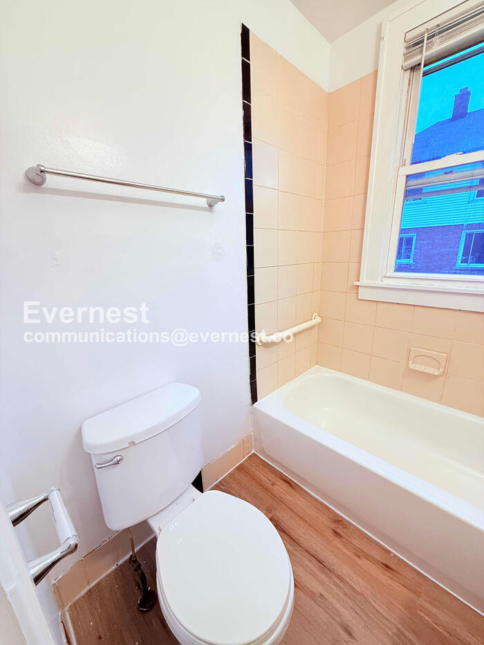 Building Photo - 8000 Pilgrim St