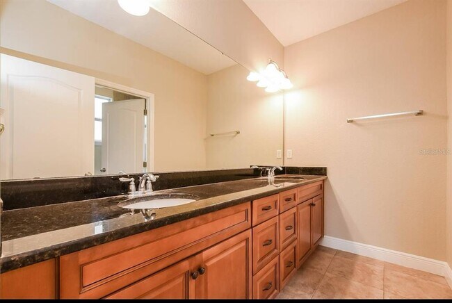 Building Photo - 527 Hibiscus Cove Dr