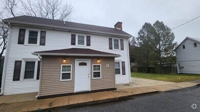Building Photo - 4 Thorn St