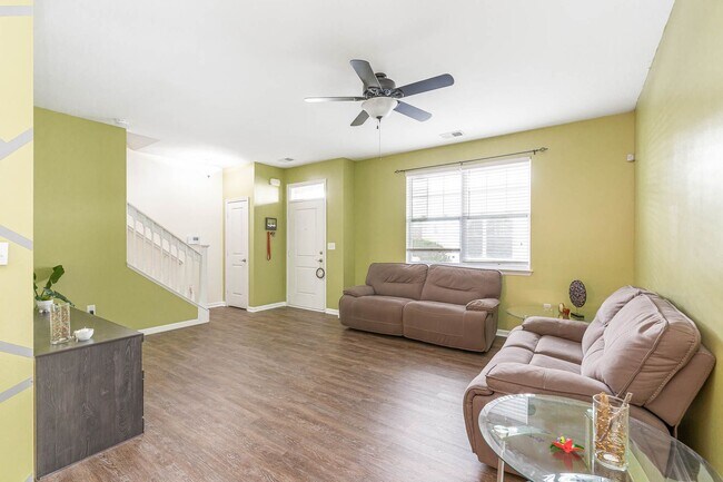 Building Photo - 2404 Leytonstone Dr