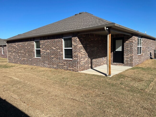 Building Photo - 721 Belhaven Rd