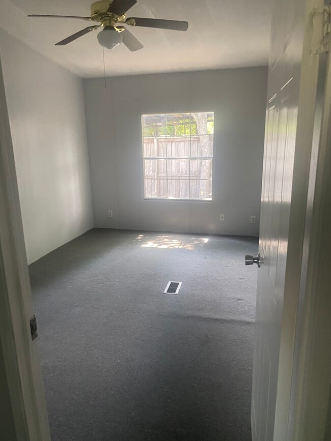 Building Photo - 2319 W Osage Dr