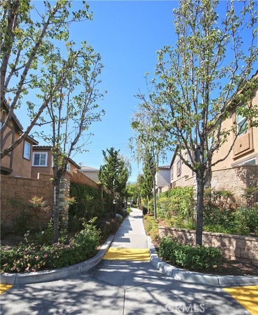 Building Photo - 683 Huron Pl